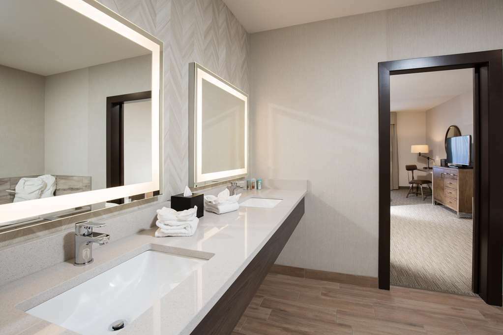 Pomeroy Hotel Форт Мак-Муррей Удобства фото